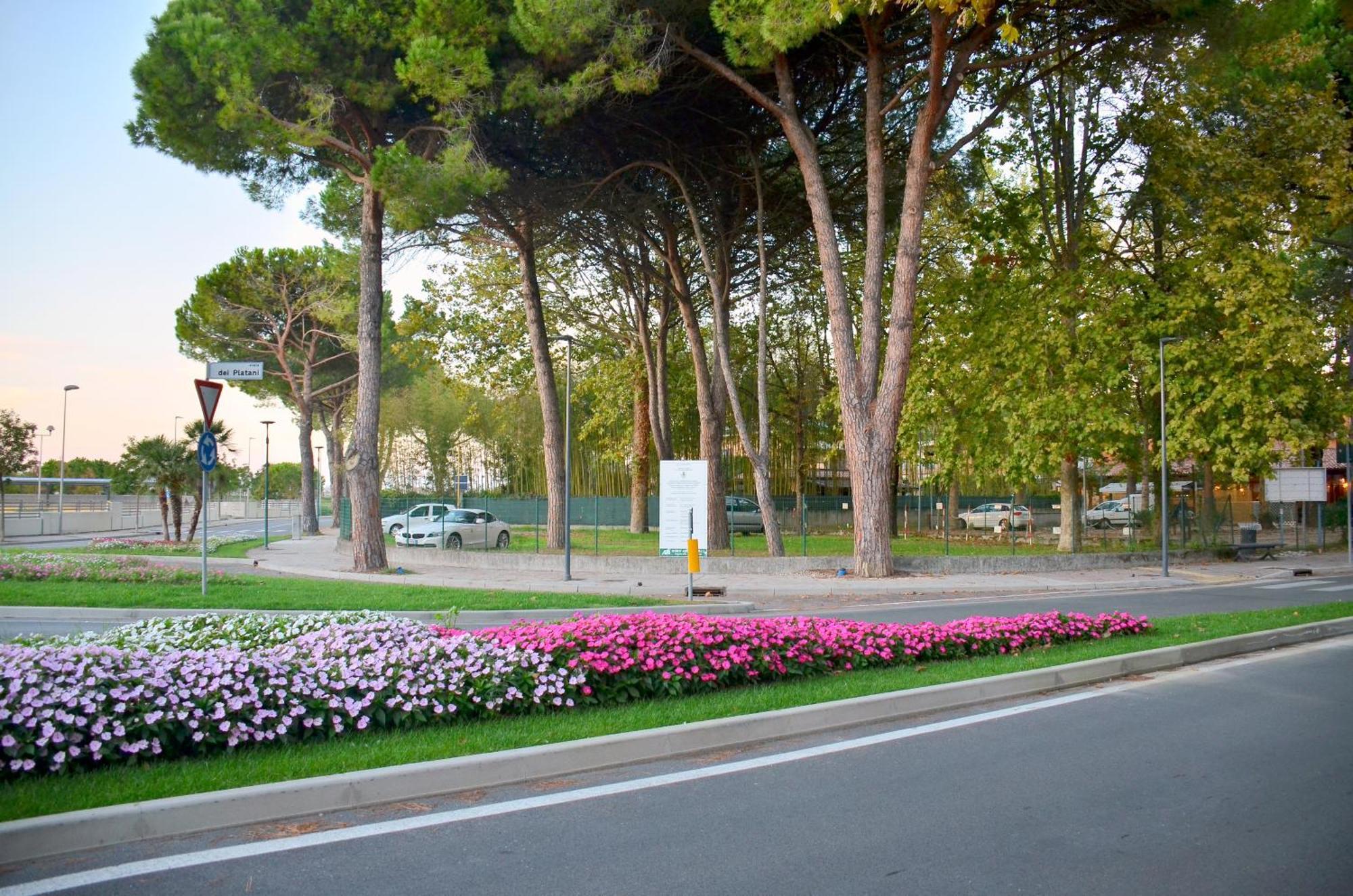 Hotel Etna Lignano Sabbiadoro Exterior foto